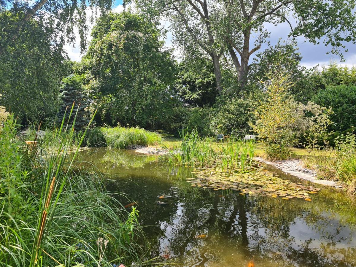 The Reading Whole Apartment With Private Lake And Gardens Exterior photo